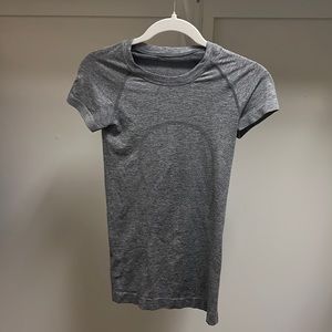 Lulu Lemon Swiftly Tech size 2